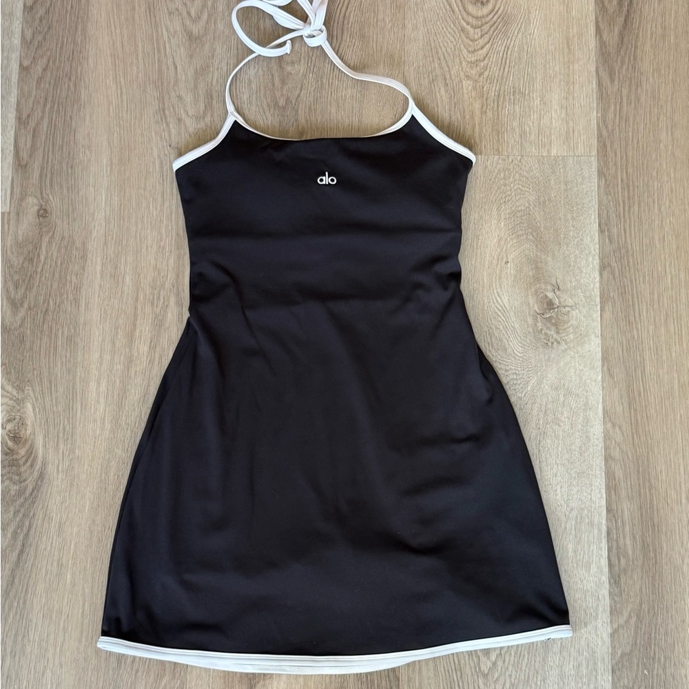 alo - softsculpt halter tennis dress - black/white